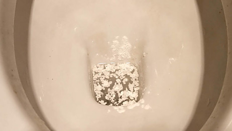 马桶盖左右摇晃别花冤枉钱请人修了 传授你一招 马桶盖维修妙招 爱言情 马桶盖左右摇晃别花冤枉钱请人修了 传授你一招 马桶盖维修妙招 爱言情