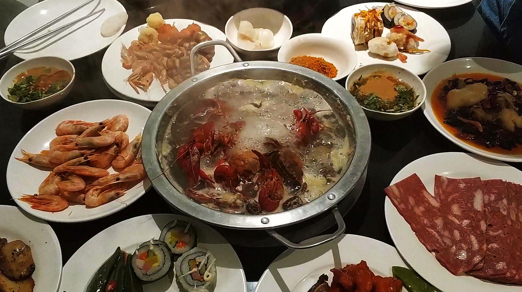 天津50元一位的海鲜烤肉自助餐,小龙虾螃蟹随便吃,你能吃多少?