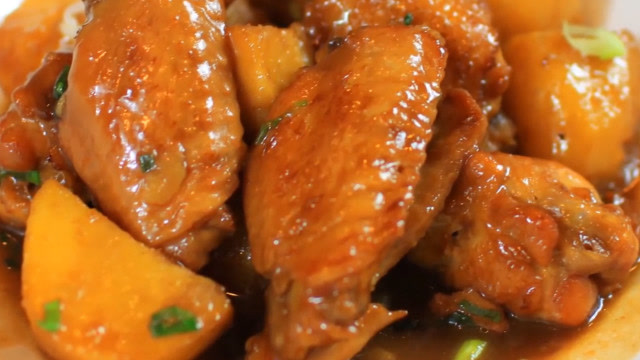 好吃土豆烧鸡翅的做法