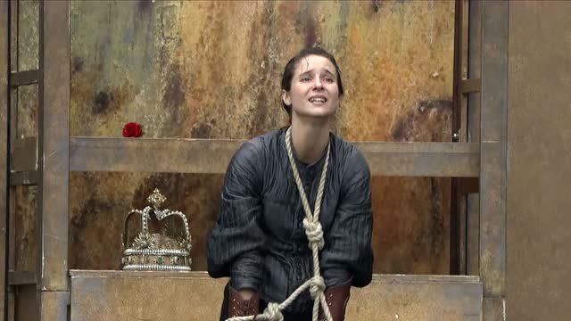 生父在刑场大叫"烧死她",圣女贞德为何落得如此下场