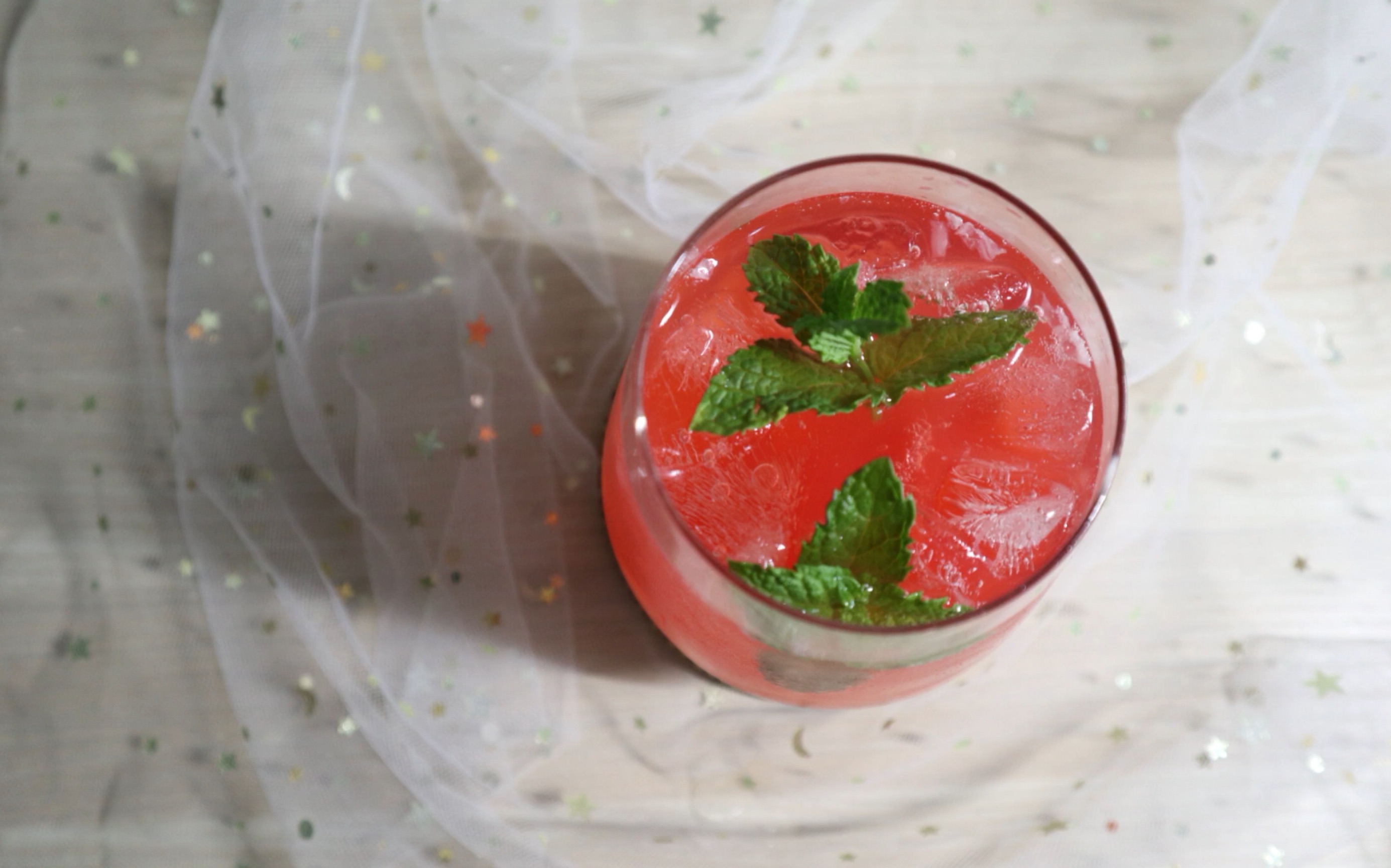 颜值首选,简单易得的石榴荔枝气泡水