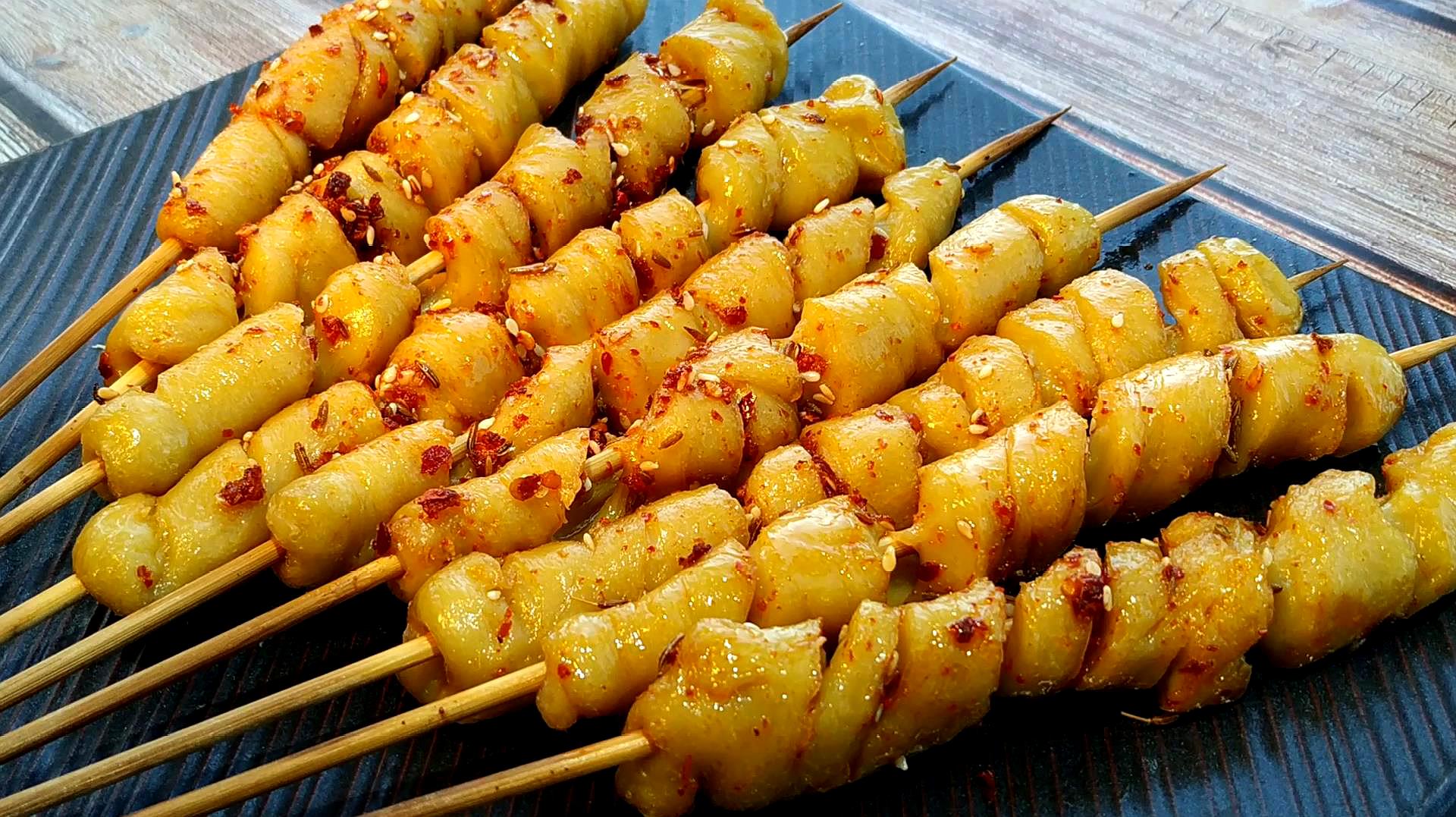 想吃烤面筋自己在家也能做,简单几步,比买的还好吃,香辣十足