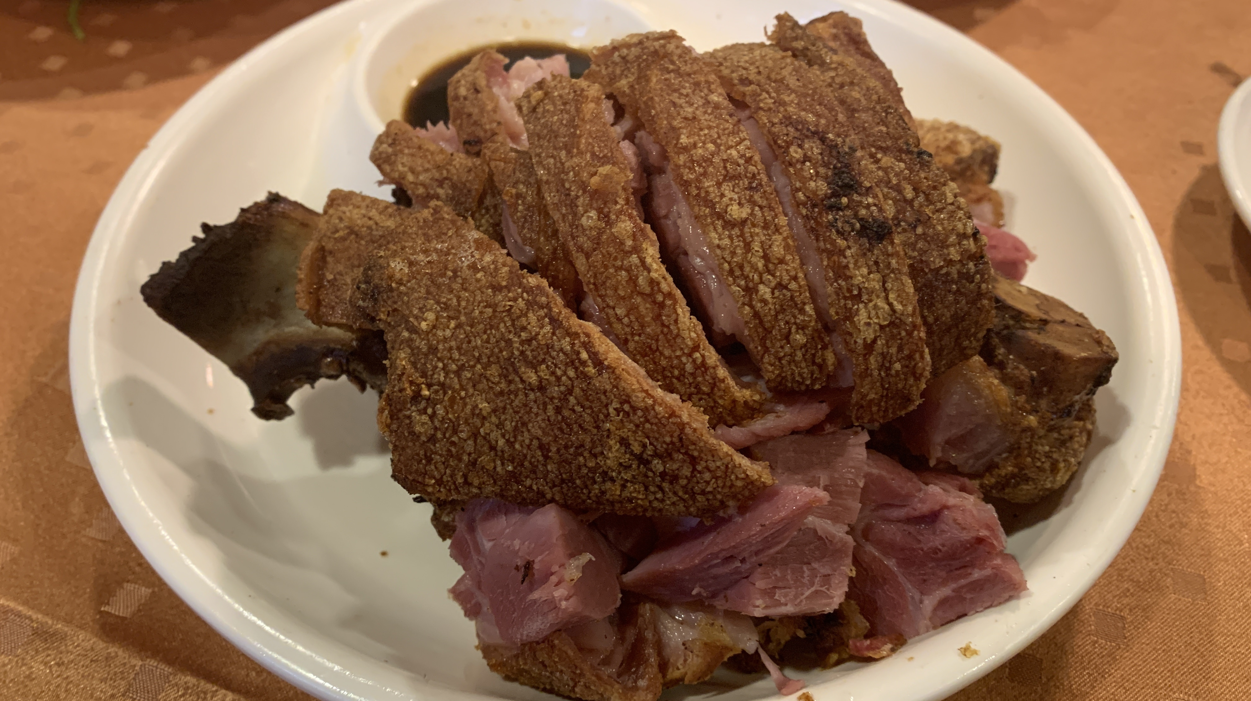 吃广东特色脆皮猪手,一只55元,皮脆肉香,顾客到店都爱吃