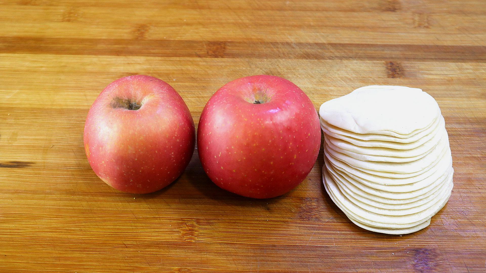 一叠饺子皮,2个苹果,教你秘制一做,比吃肉还香,好吃解馋!