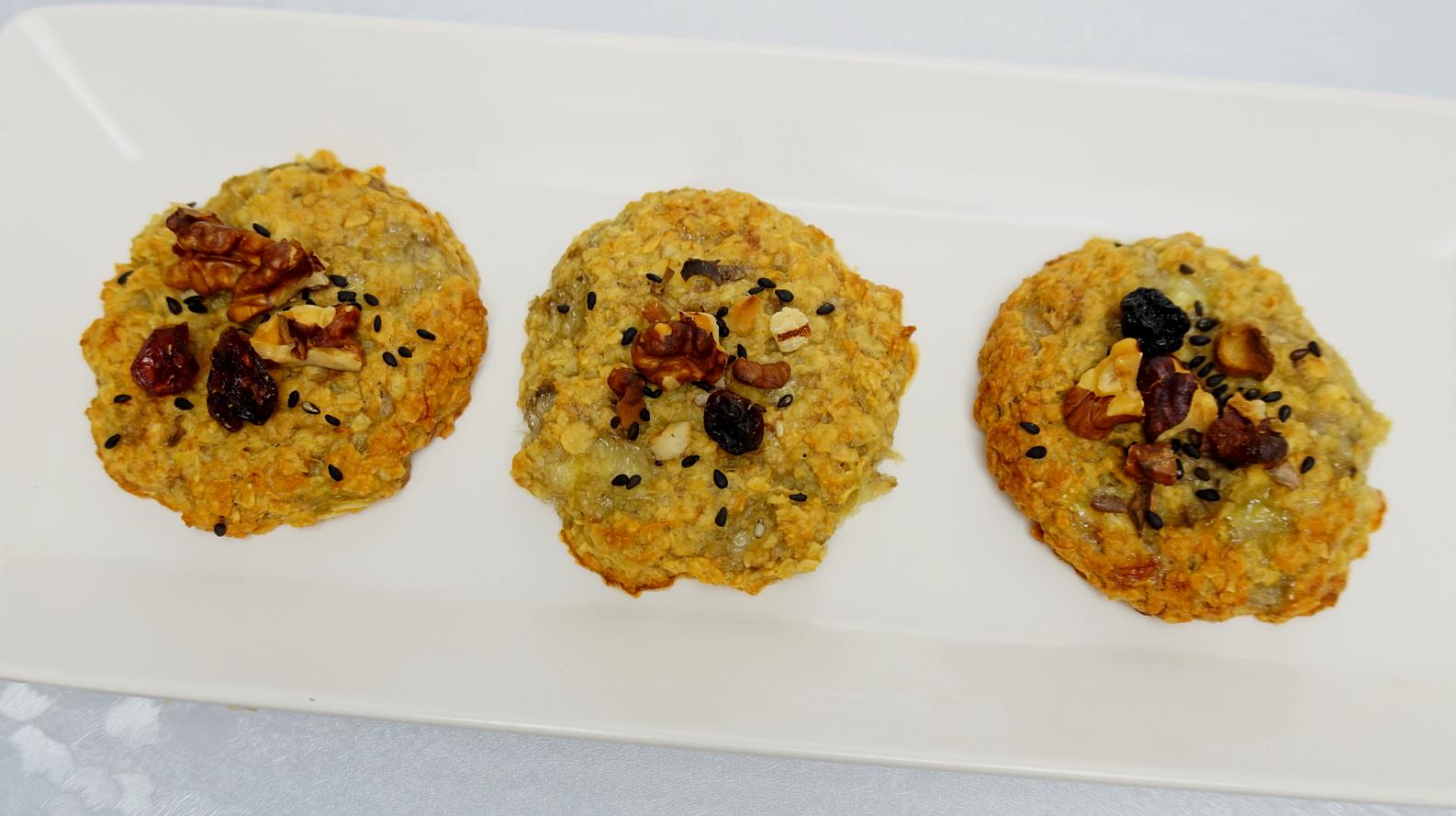 教你制作香蕉燕麦饼,香甜可口,看着就馋了