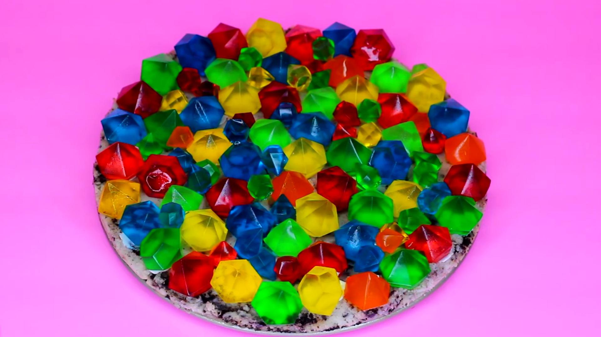 送了一盘彩色钻石给妈妈,原来是女儿巧手做的水晶果冻!厉害了