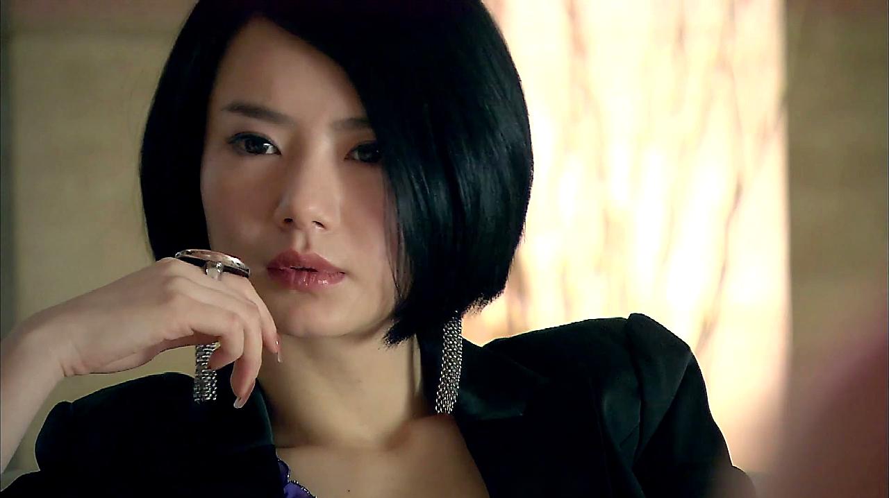 无懈可击之美女如云:马嘉丽看到认识的人,打个电话他们就进去了