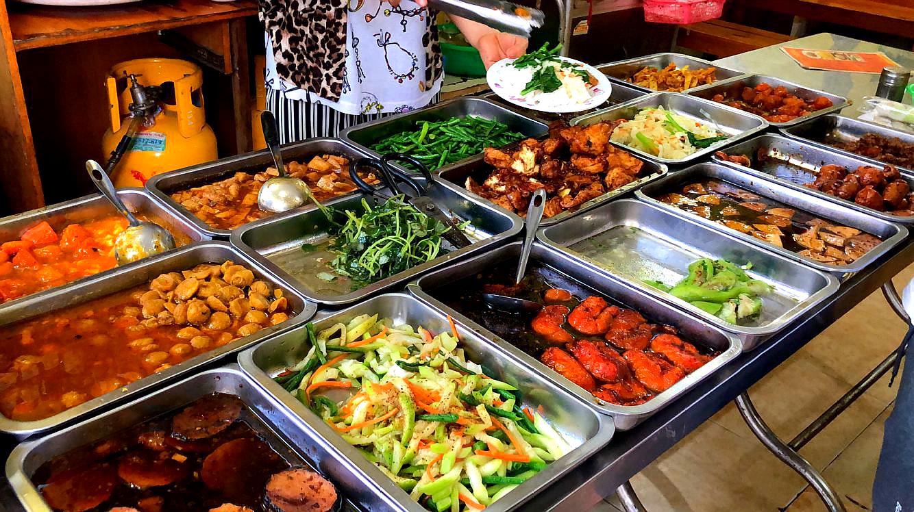 02:49  来源:好看视频-越南首都街头,10元一份的快餐十几种菜任意选