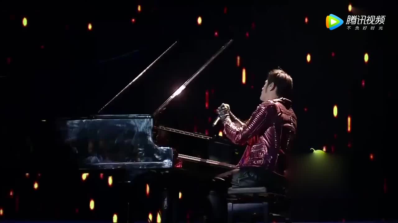 《安静》周杰伦现场版,弹钢琴那段让人想哭!