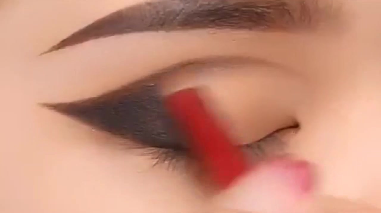慢动作教你欧美眼妆的画法,这样的眼妆,你喜欢吗?