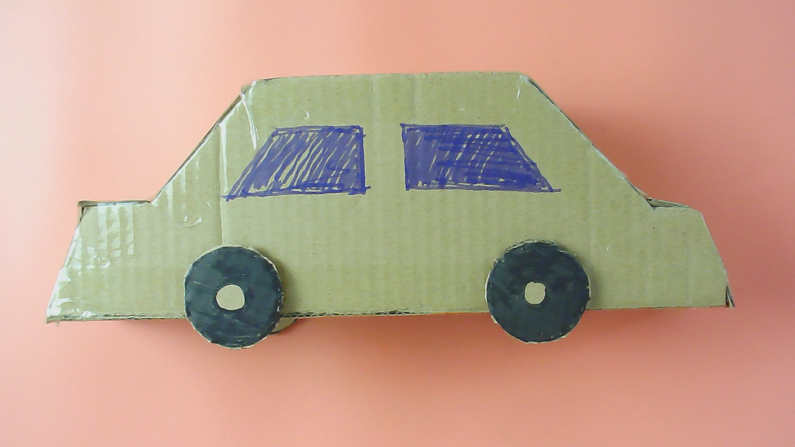 废旧纸箱制作小汽车