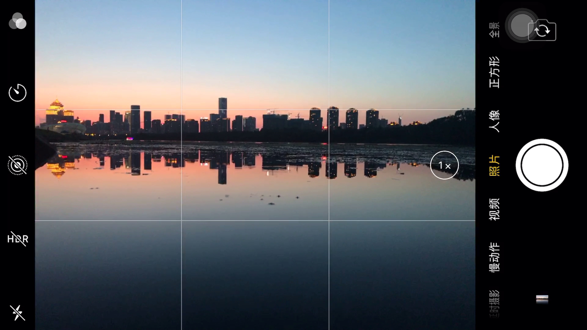 夜景河边也能拍出好照片,2个重点,镜面反射构图分享