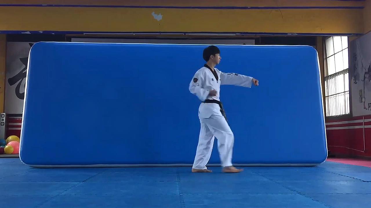 00:54  来源:好看视频-太极二章教学视频,慢动作简单易学,喜欢的快