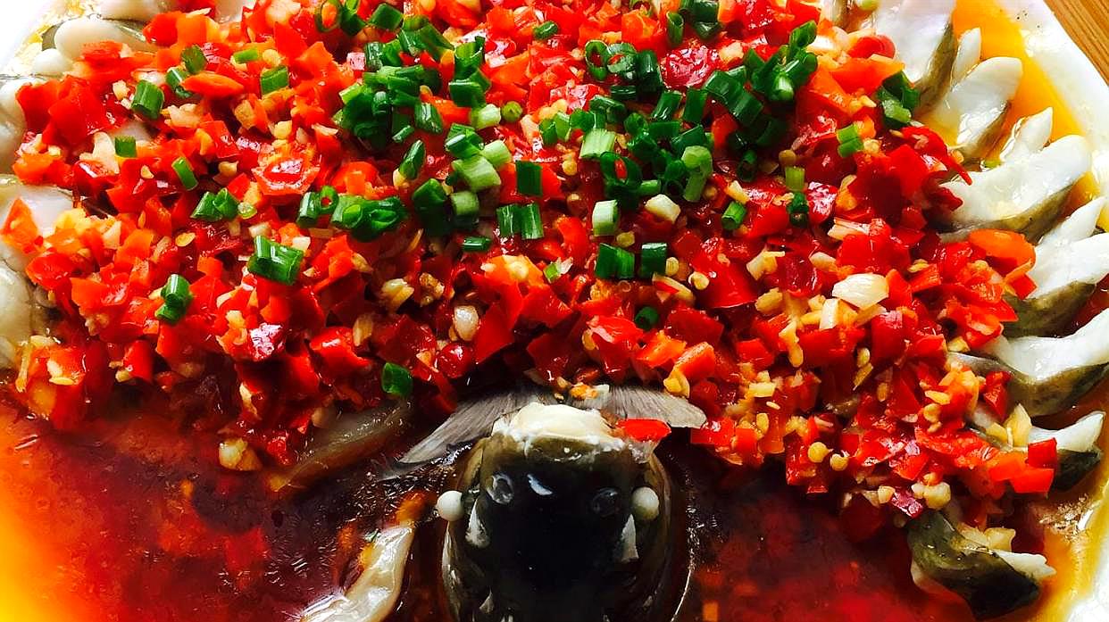 草鱼这样做吃的过瘾,麻辣开胃鱼肉香嫩,学会家人都夸你是大厨!