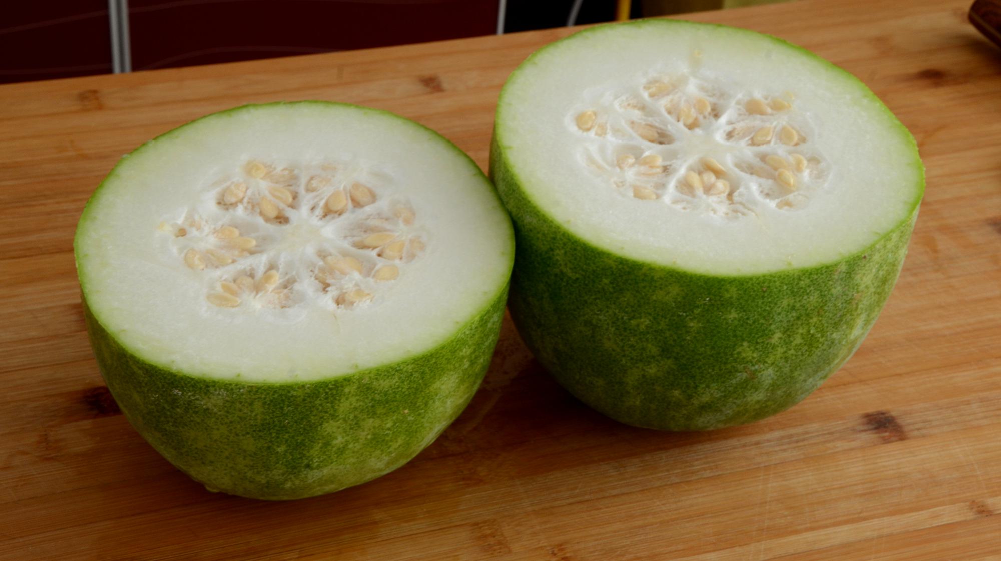 夏天要多吃冬瓜,放一块豆腐,不炒也不炖,上桌全家都说香