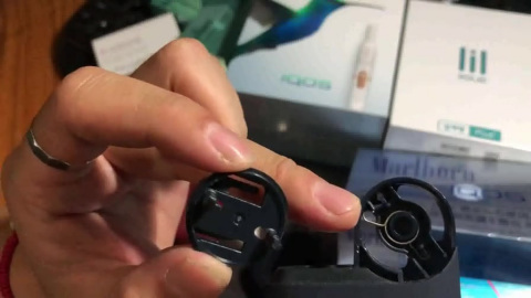 Iqos拆机分解充电盒上盖修复亮红灯步骤使用方法