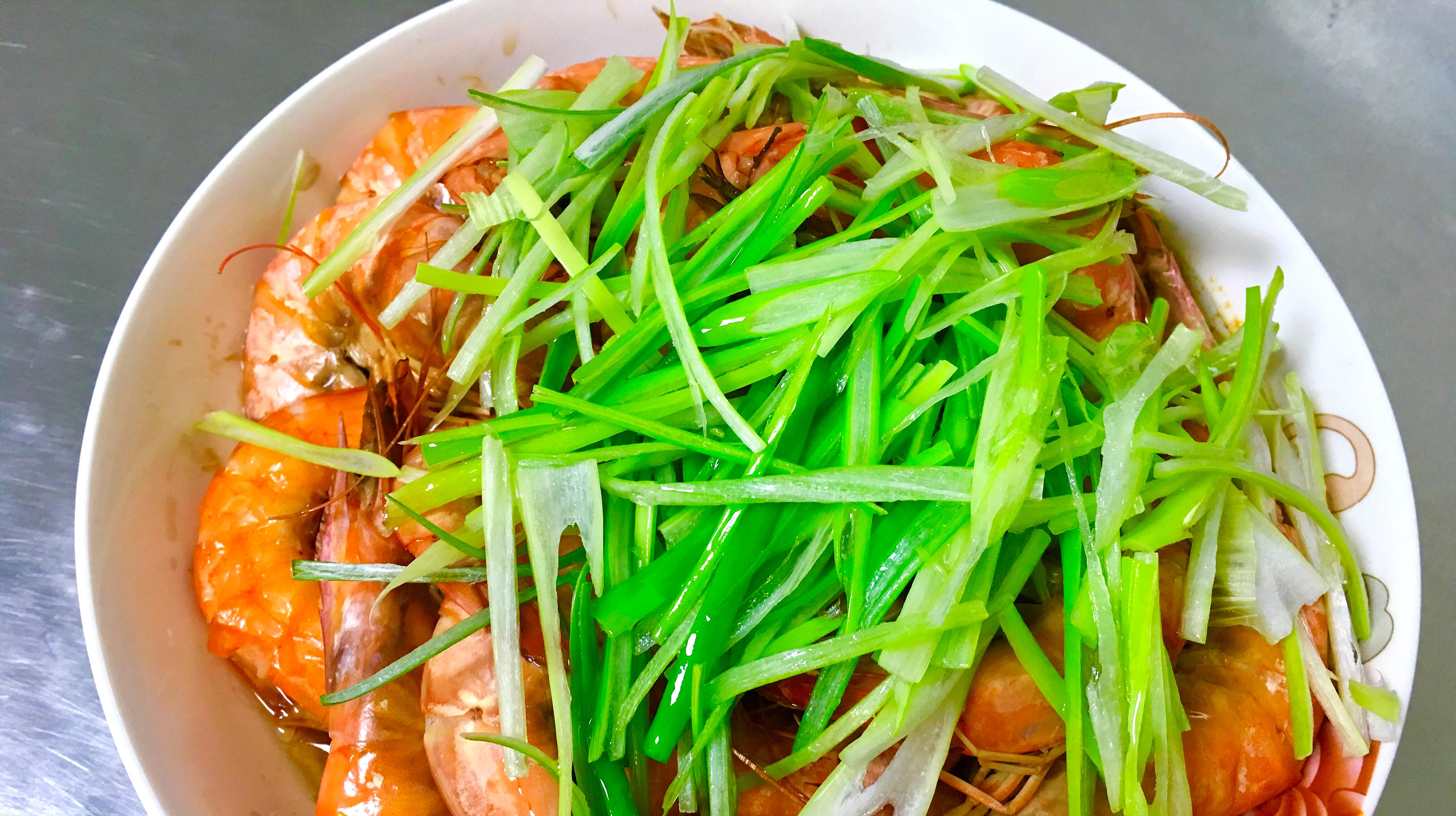 葱油虾的做法,又是一道简单与色香味俱全并存的硬菜