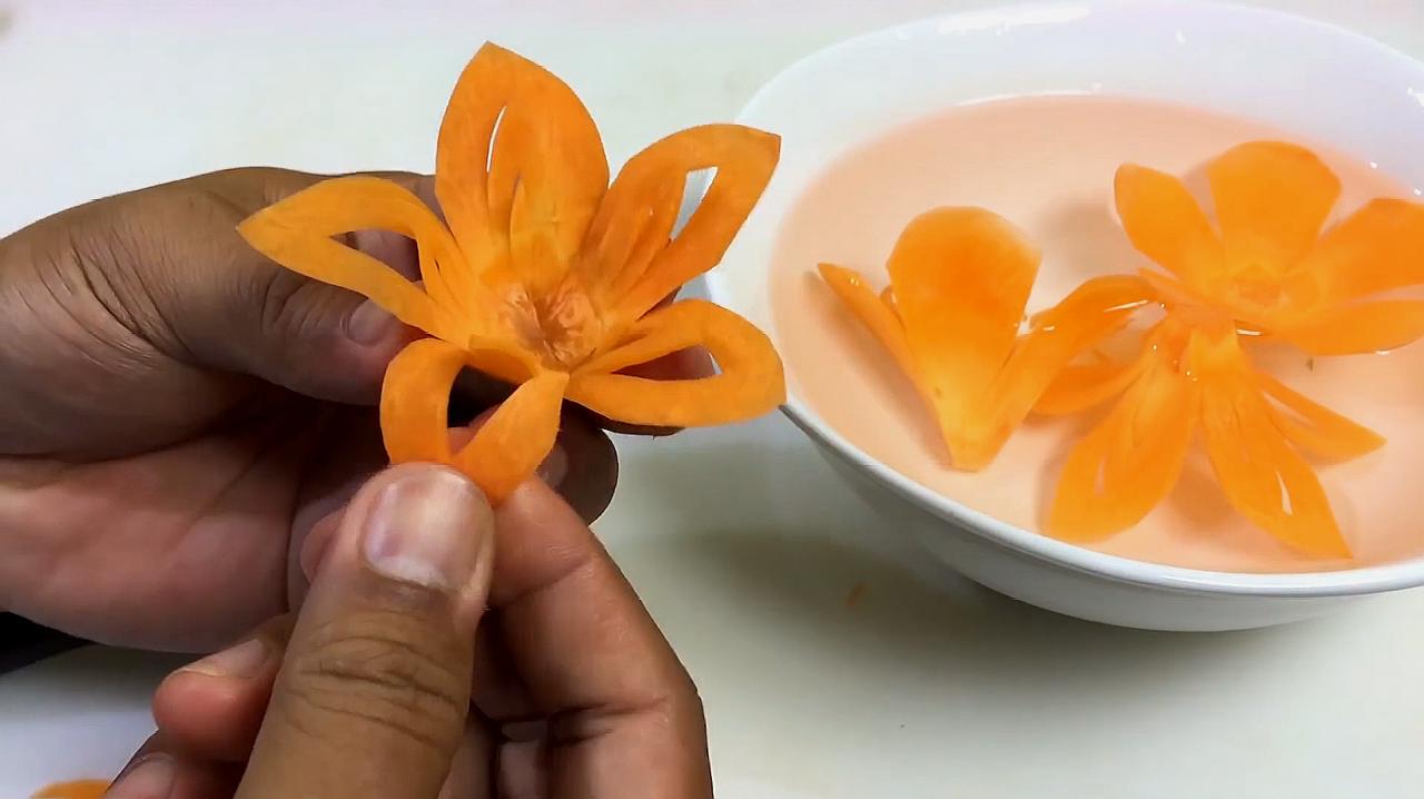 怎样雕刻萝卜花?简易萝卜花的切法技巧