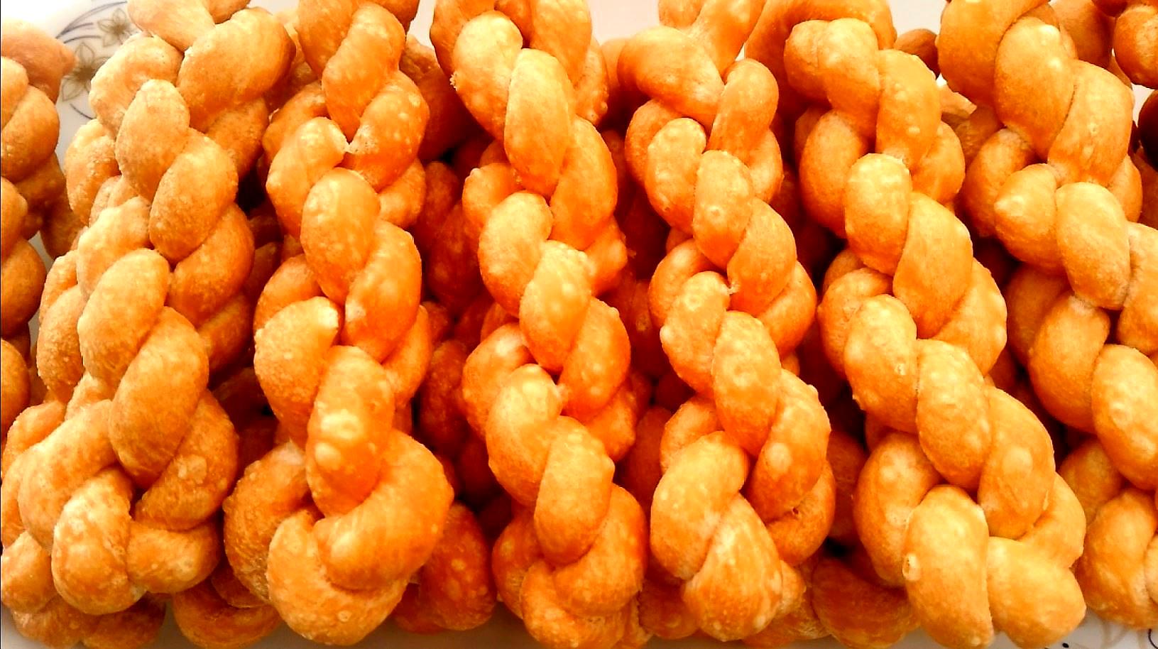 6两面粉加1个鸡蛋,教你炸出香甜酥脆的小麻花,孩子夸比买的好吃