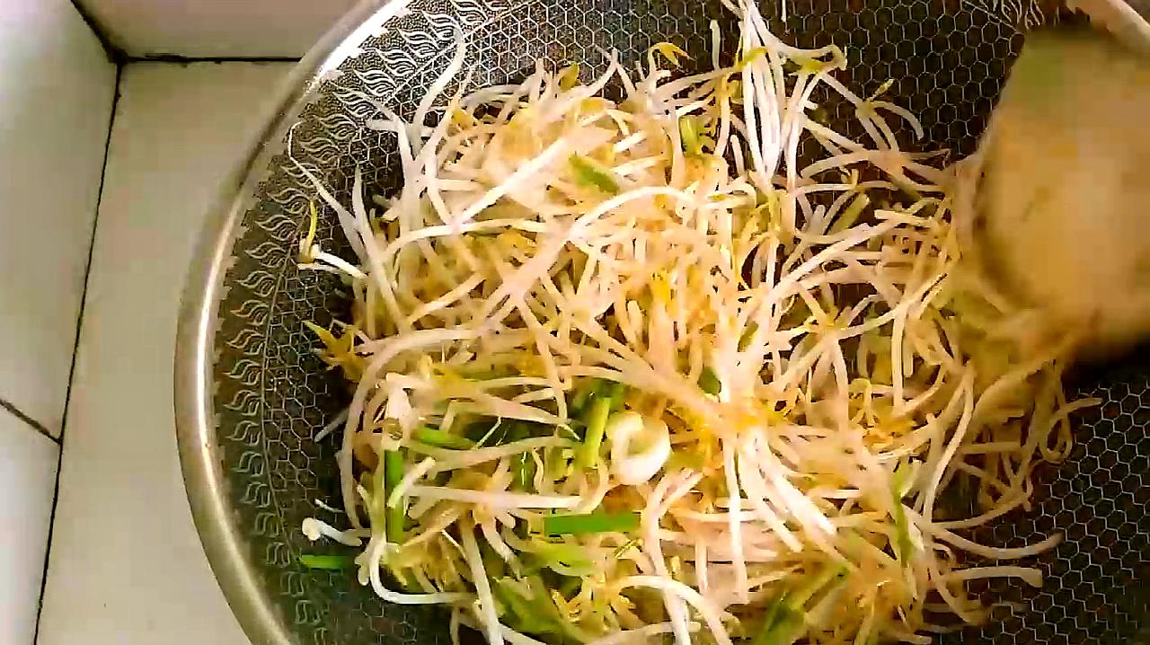 03:49  来源:好看视频-小周教你做简单的家常美食,鸡蛋豆芽炒粉条