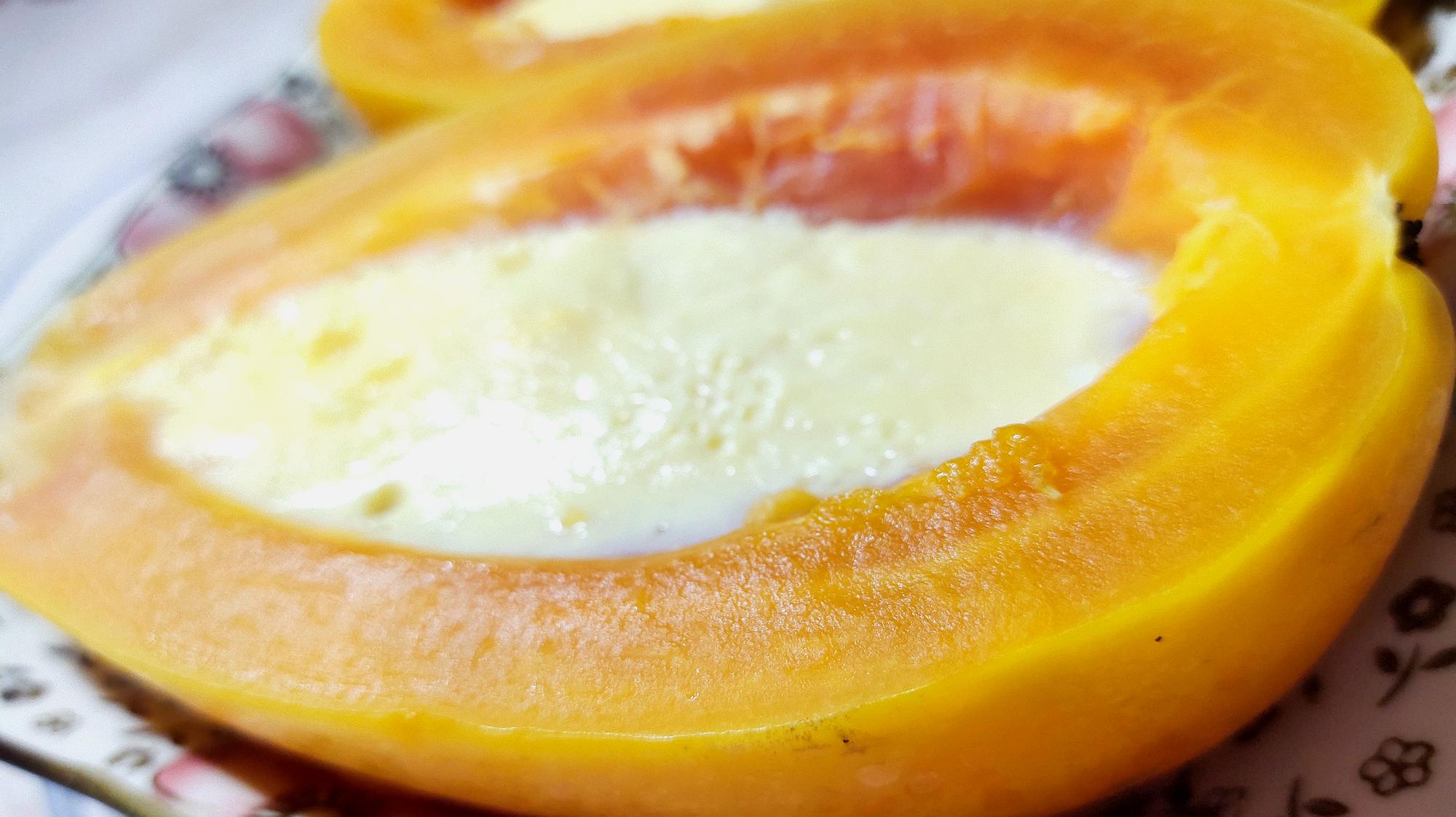 木瓜蒸蛋大家没吃过吧,给女朋友的大补之物.哈哈,大家怎么说