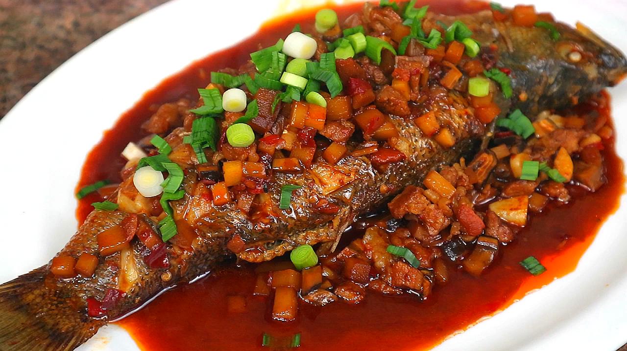 这是干烧鲈鱼最经典的做法,年夜饭给家人露一手吧