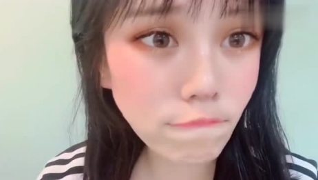 小姐姐整容失败取出假体 一扯脸皮就疼 我猜她已经后悔整容了 爱言情