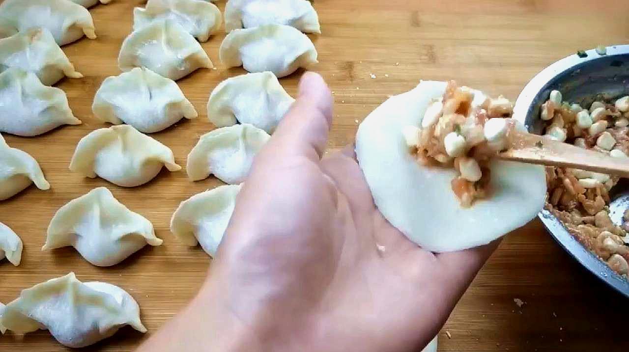 蒸饺的包法图解,一个小视频教你两种蒸饺的包法,花样饺子超好看