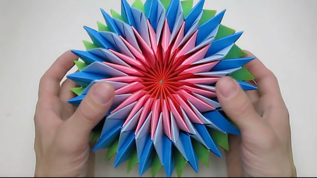 1简单解压的无限翻折纸 来源:好看视频-用纸折的小玩具无限翻,玩起来