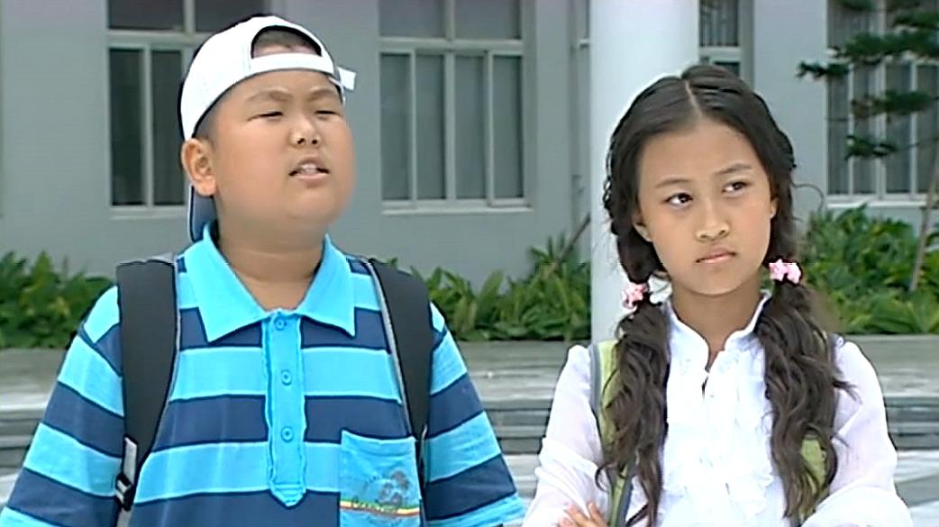 巴啦啦小魔仙:小龙向美琪打听美雪,被莉莉听见,她们会怎么说呢