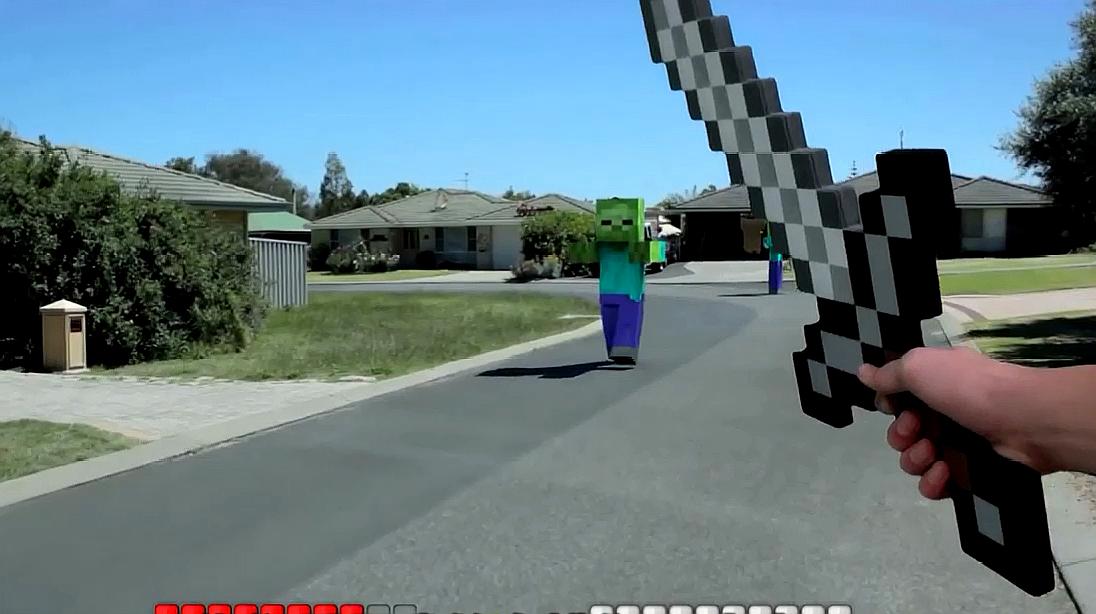 真人我的世界:潇洒消灭完丧尸,居然和幽灵水母打起了棒球,哈哈