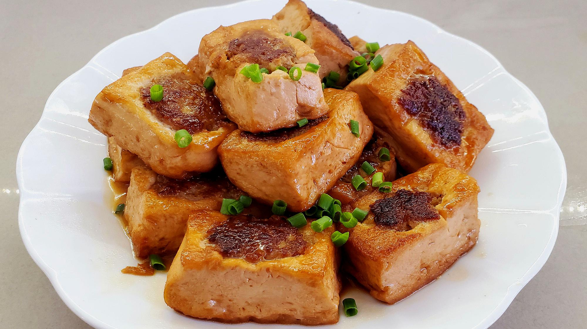 客家人教你酿豆腐的家常做法,香喷可口,嫩滑多汁,上桌抢着吃