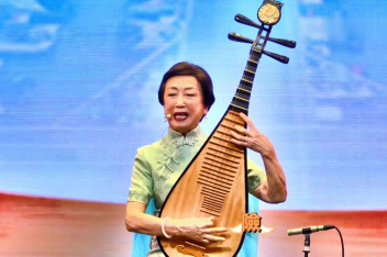 2020-10-0950:24评弹三朵花__刘敏_倪迎春_骆文莲简介:上海戏曲频道