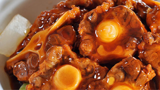 牛尾秘制做法,肉烂汁浓味道好