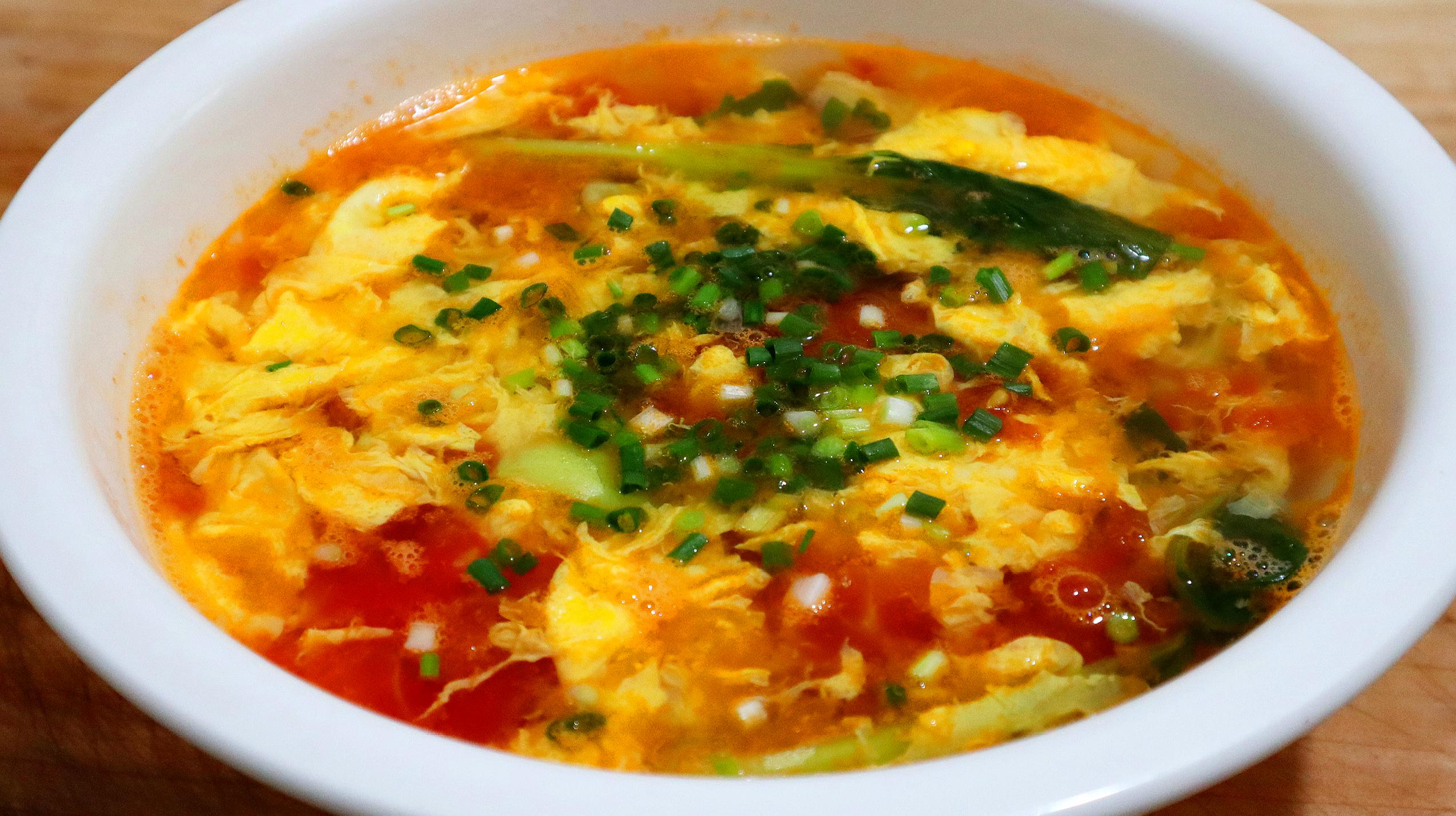 西红柿鸡蛋汤看似简单,原来也有窍门,这样做一盆都不够喝