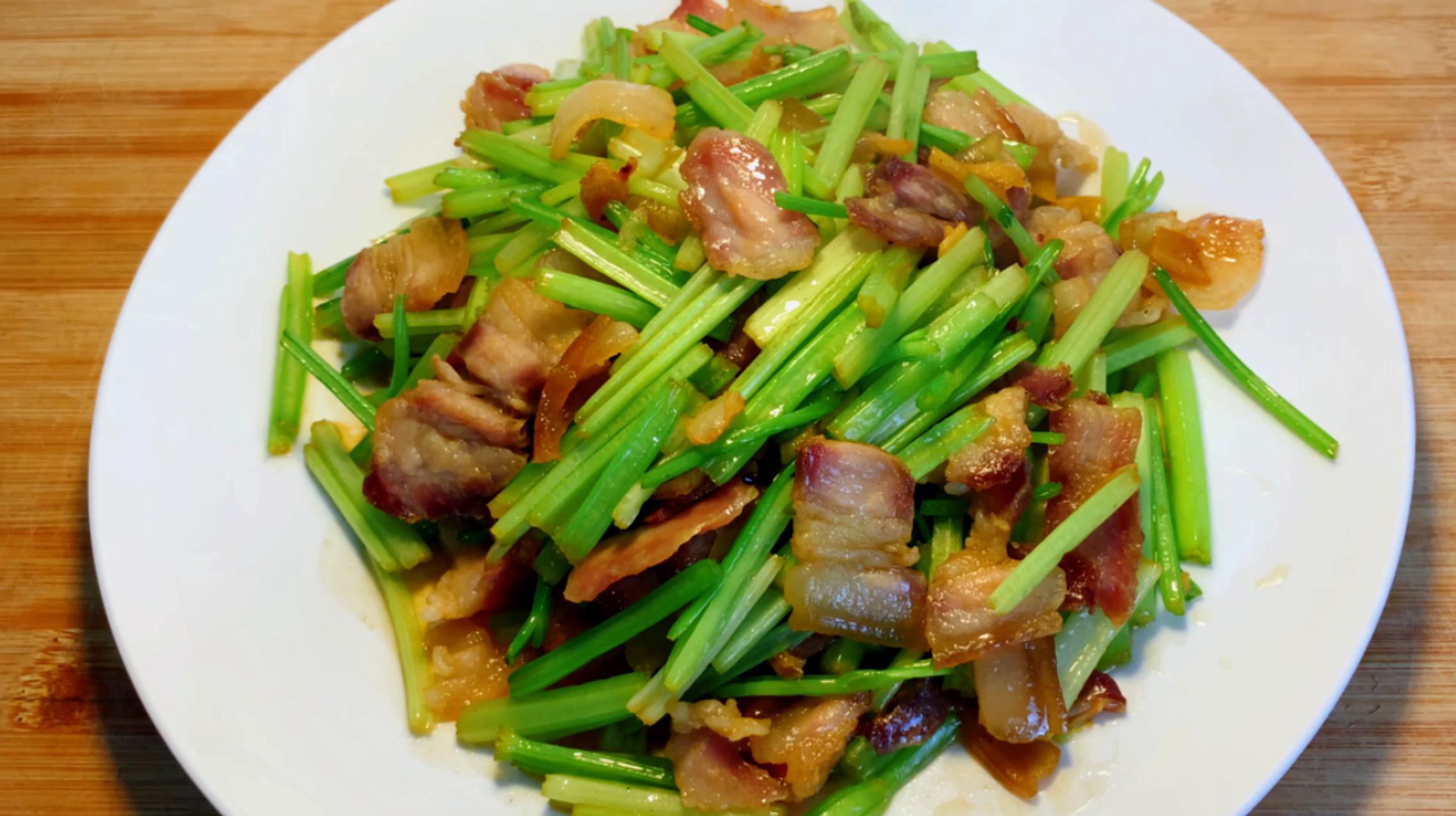 西芹炒腊肉,先放腊肉还是西芹?很多人都错了,大厨教你正确做法