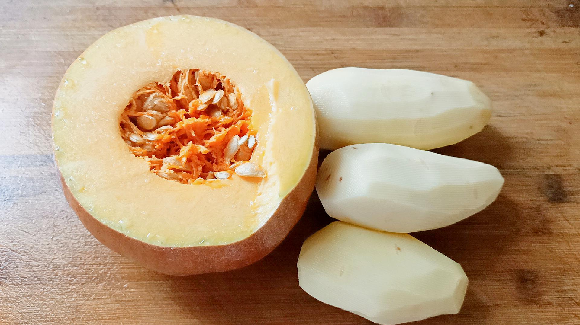 南瓜和土豆这样做,没想到这么好吃,一大盆上桌,一口汤都没剩!