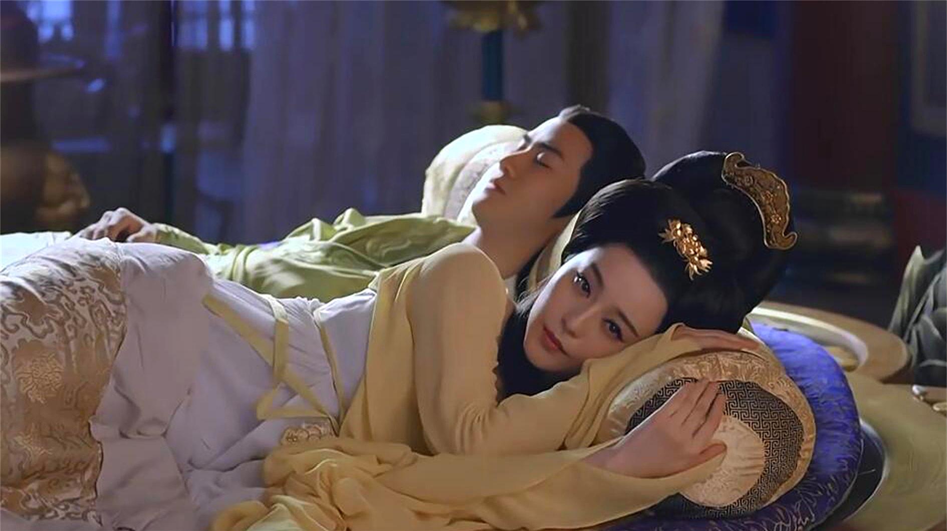 李治廷范冰冰深夜床上嬉戏,这段戏真的甜到鼾