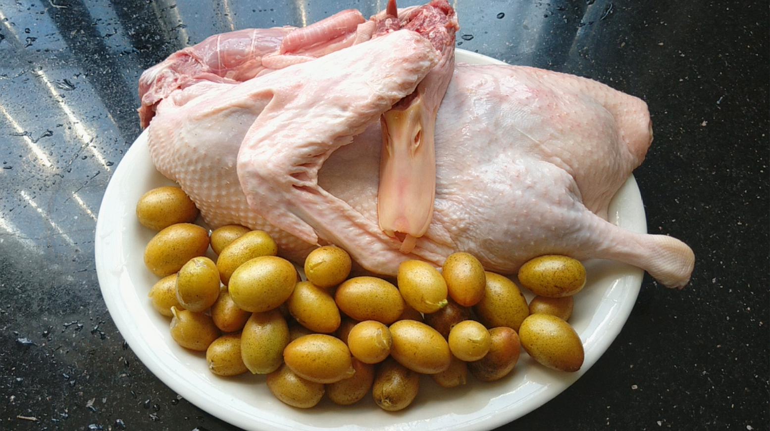 教你客家一道特色黄皮鸭做法,掌握好这步,清香开胃,没一点腥味