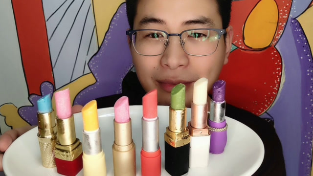 吃货吃播,眼镜哥吃创意口巧克力,漂亮口感好,边吃边玩好嗨