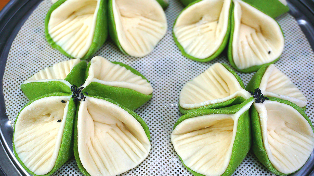 1根黄瓜2勺面,一擀一压,馒头蓬松不塌陷,待客特有面