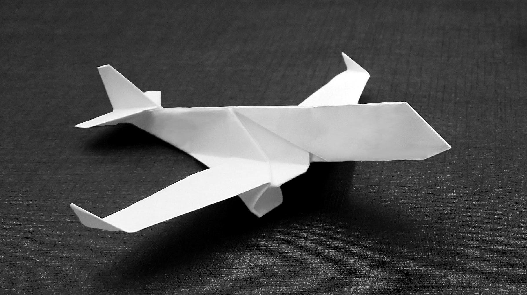圆筒形的纸飞机图片