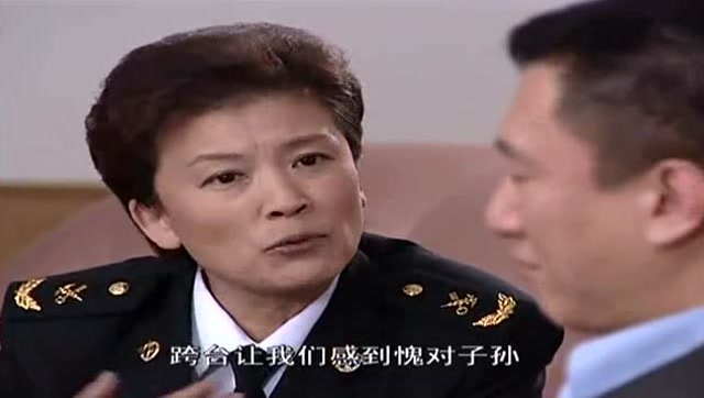 《浮华背后》面对大老板孙红雷的威胁,海关关长宋春丽从容应对!