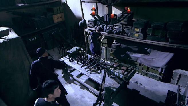 周卫国带土匪打鬼子,谁料土匪武器库这么丰富,这年头土匪真富