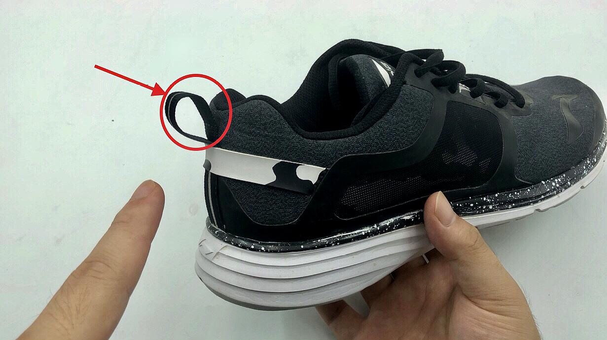 运动鞋后跟的小拉环,你知道有什么作用吗?这可不是简单的摆设!