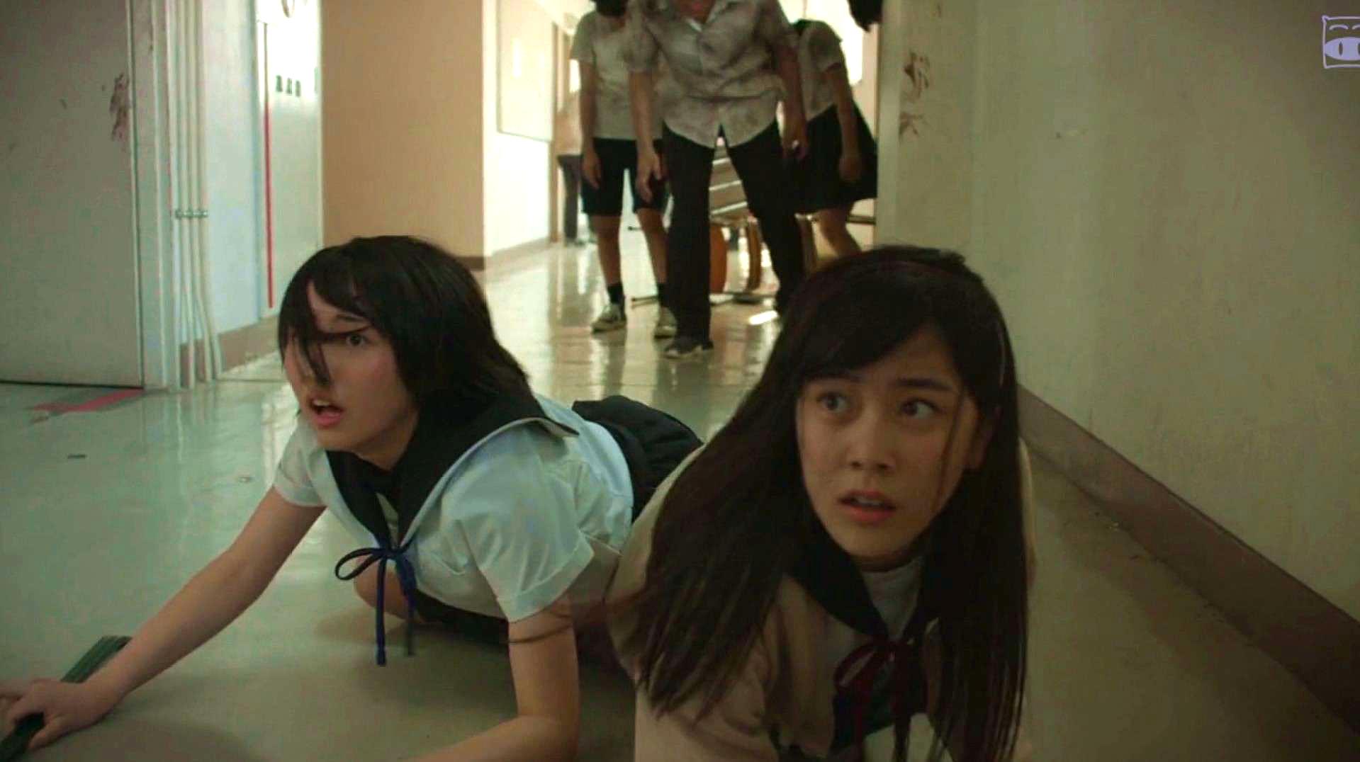 几分钟看完岛国丧尸电影《学园孤岛》,高中女生的丧尸末日大逃杀