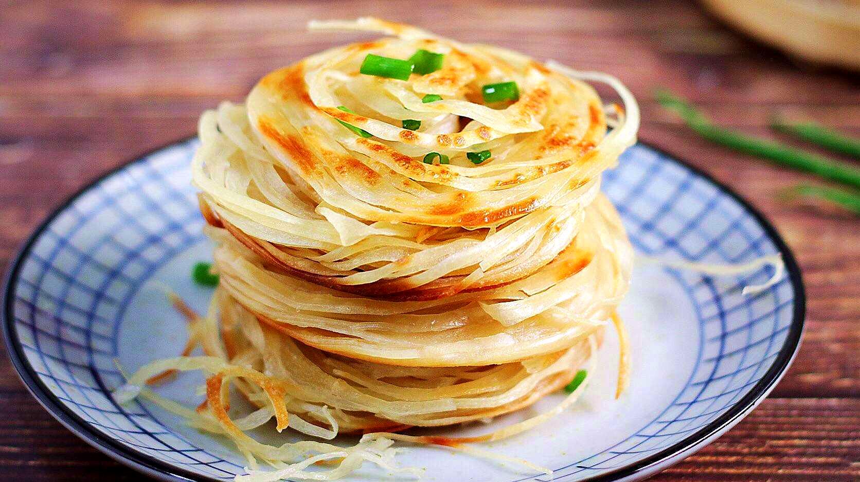 盘丝饼的做法,视频讲解详细,外酥里软丝丝分明,大人孩子都爱吃