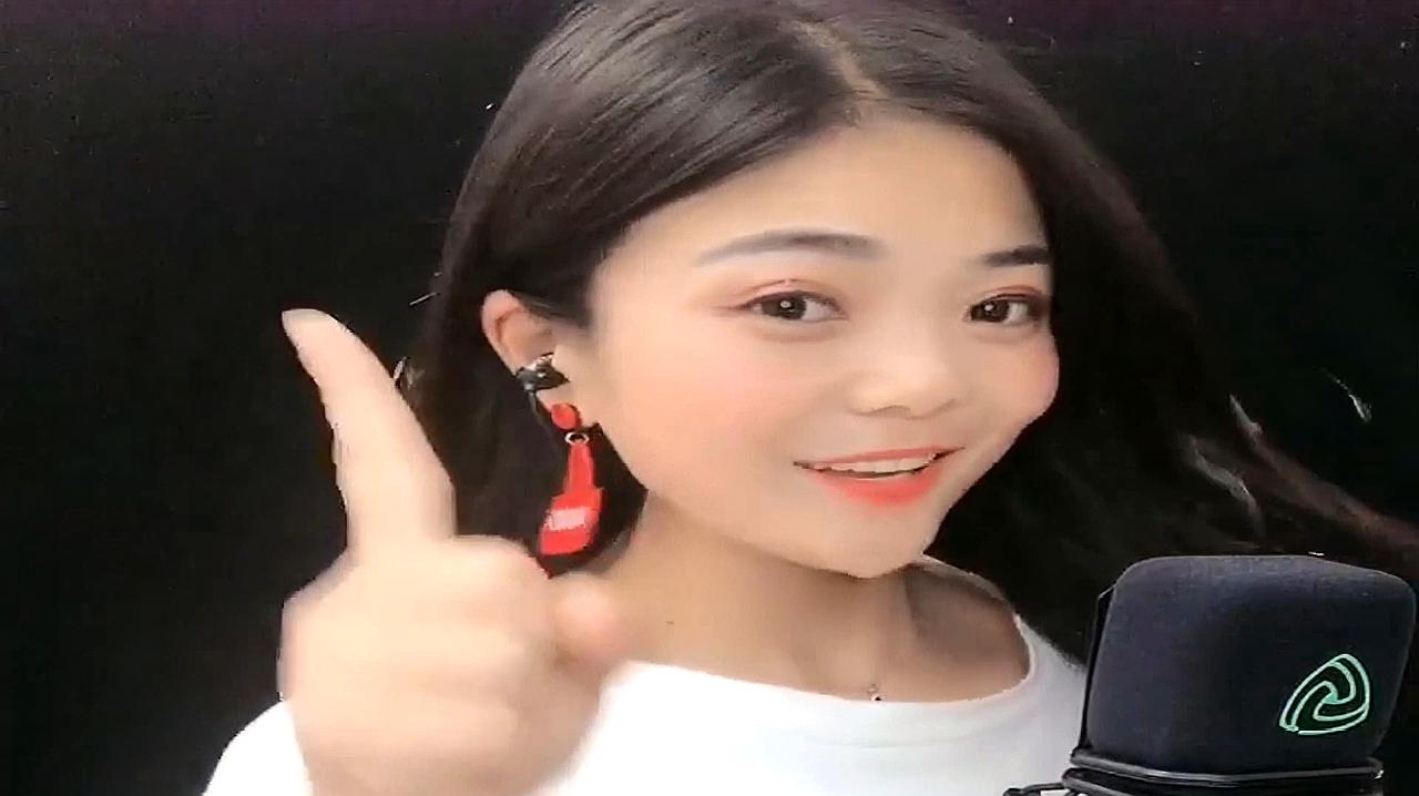 网红女歌手翻唱《移情别恋》,节奏感十足,单曲循环到停不下来!