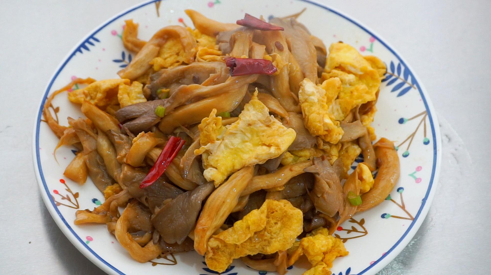 大厨教你蘑菇炒鸡蛋家常做法,讲解简单易学,家常味十足