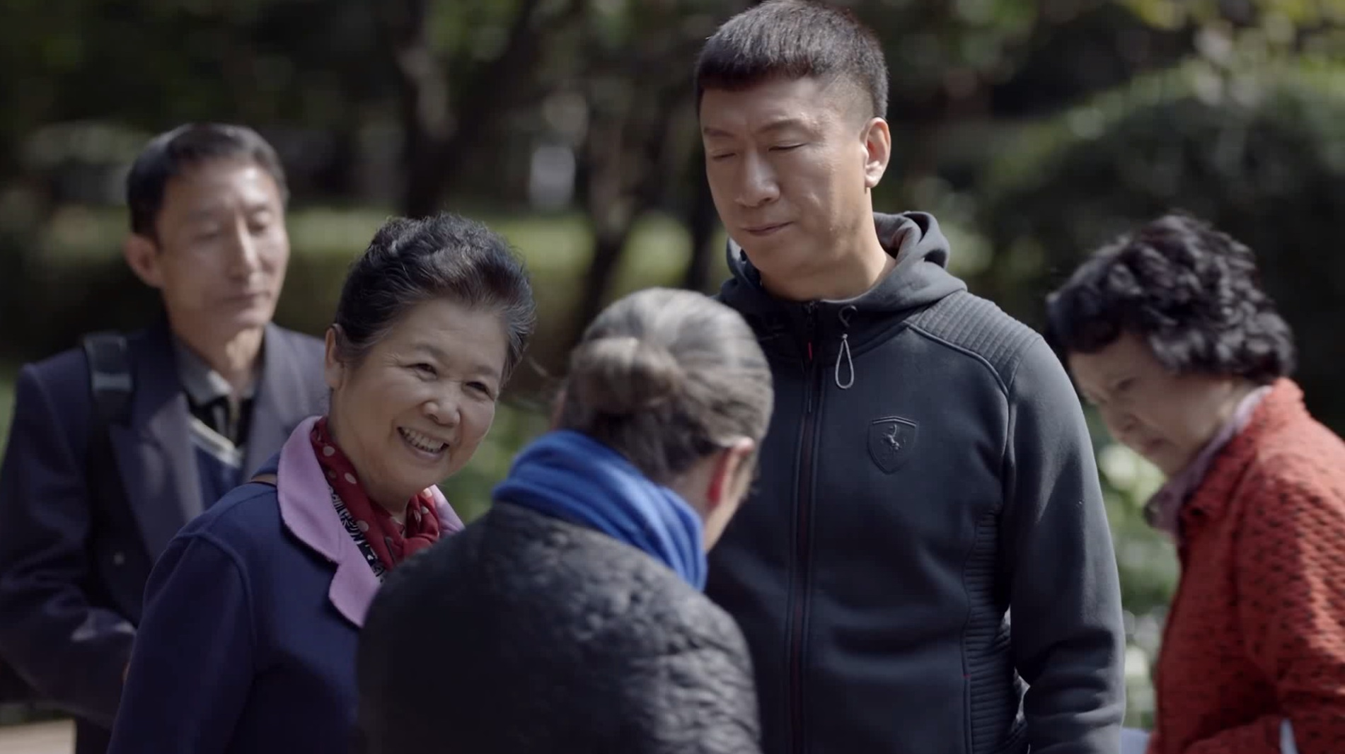 奶奶要给陆远相亲,找了一堆老奶奶帮他,陆远不愿意也没有办法